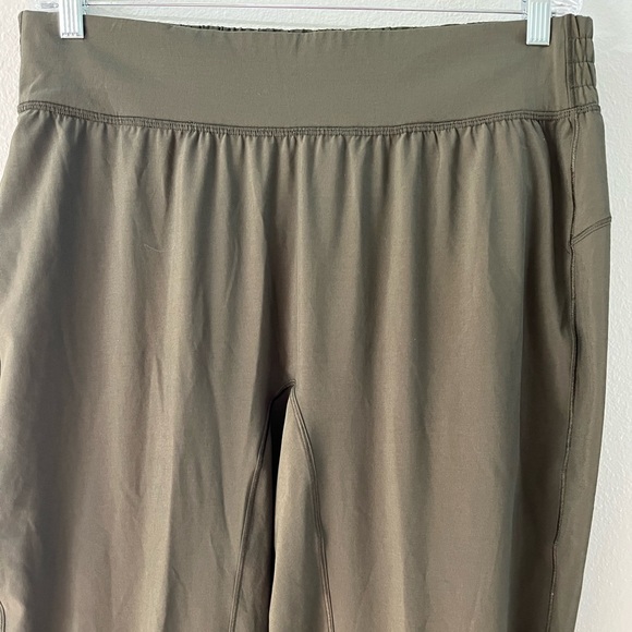 🍋LIKE NEW  Lululemon Wanderer Jogger Gray Sage - Picture 6 of 14